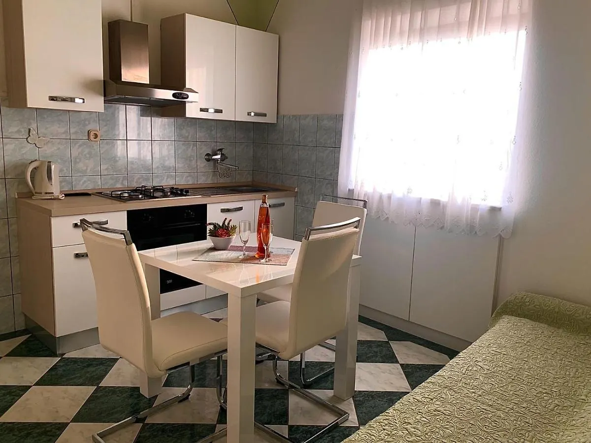 Apatrmani Tuta Kukljica Apartment Croatia